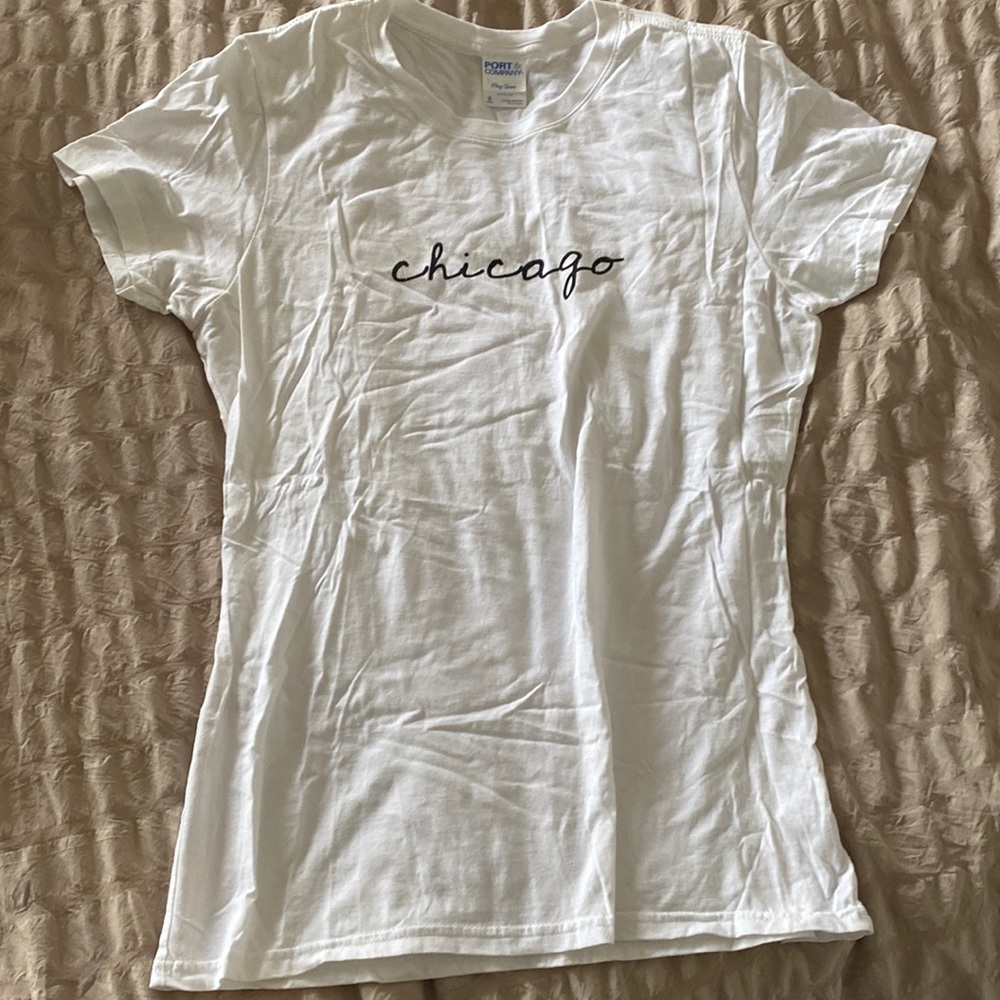 Size small worn one time Chicago print white short sleeve t shirt.